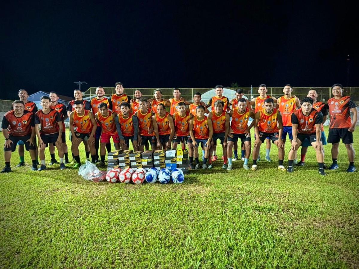 Prefeitura entrega materiais esportivos para preparação da seleção de Parintins visando a Copa Floresta 2026