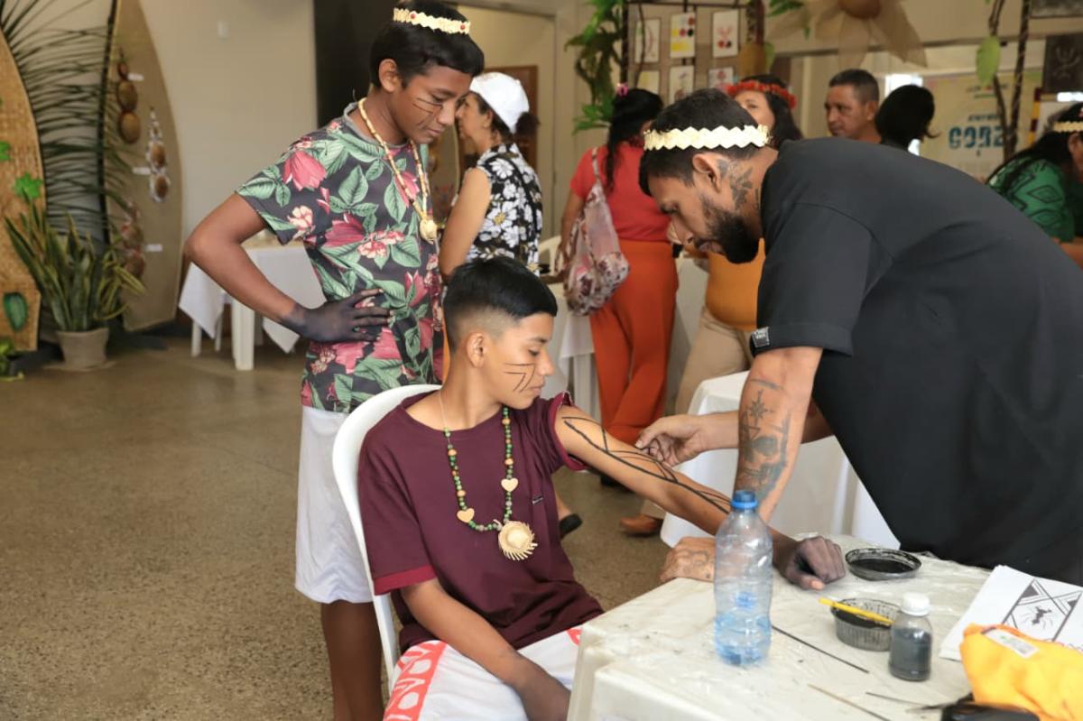Prefeitura de Parintins celebra protagonismo indígena com abertura do 1º ENCULRI na Casa da Cultura