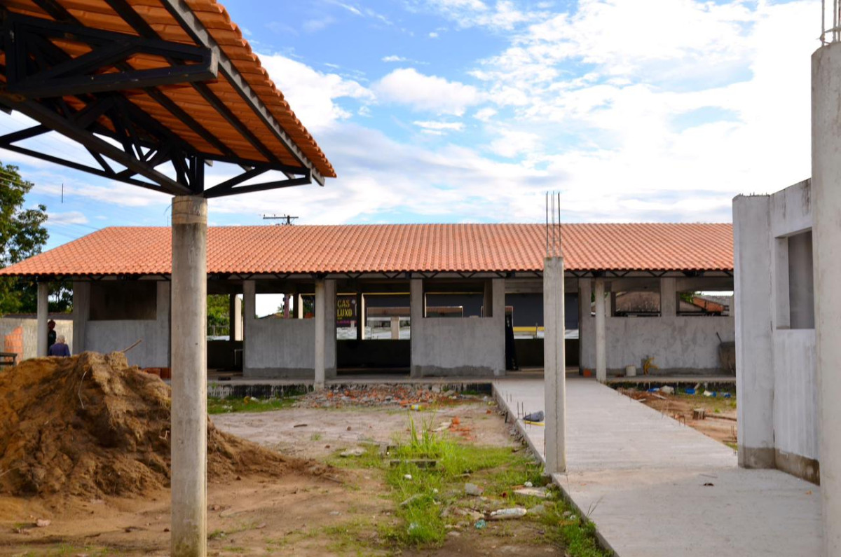 Prefeitura intensifica obras na educação com construção de escola no Paulo Corrêa