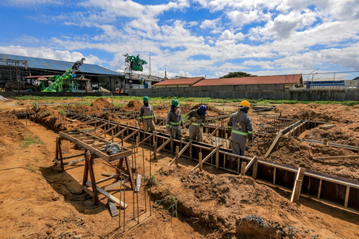 Obra da primeira maternidade do Baixo Amazonas alcança novas etapas em Parintins