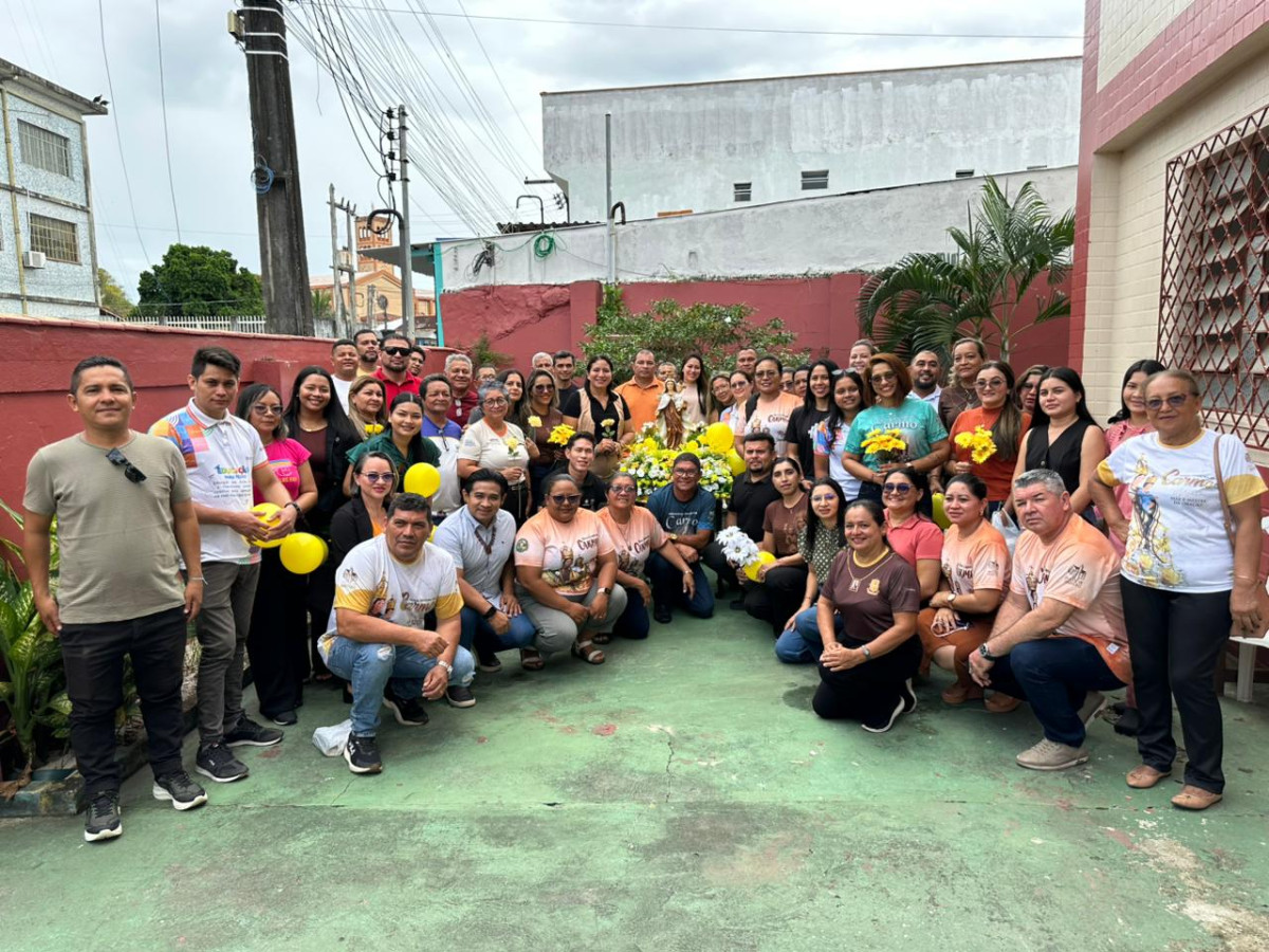 Fé e solidariedade marcam acolhida da imagem de Nossa Senhora do Carmo na Secretaria de Educação de Parintins