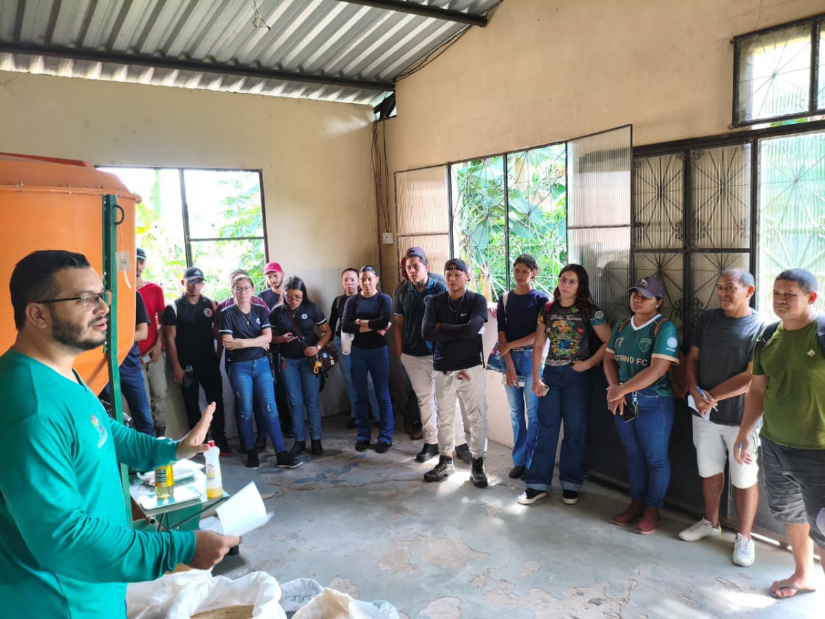 Prefeitura de Parintins reúne criadores, estudantes e promove Dia de Capacitação da Suinocultura