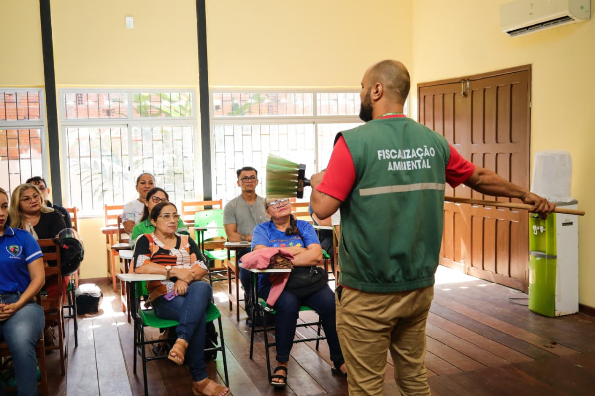 Parceria entre Prefeitura e Associação de Moradores transforma garrafas PET em benefícios para a educação ambiental nas escolas