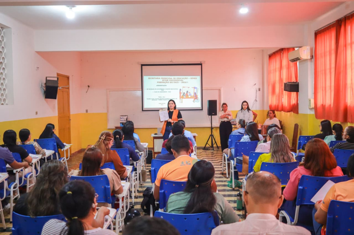 Gestores escolares recebem orientação sobre acolhimento e atendimento a crianças e adolescentes em situação de vulnerabilidade
