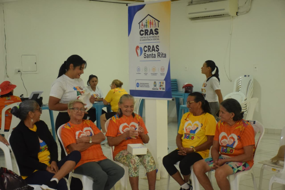 Idosos participam da Semana Consciente do Junho Violeta promovida pela Prefeitura