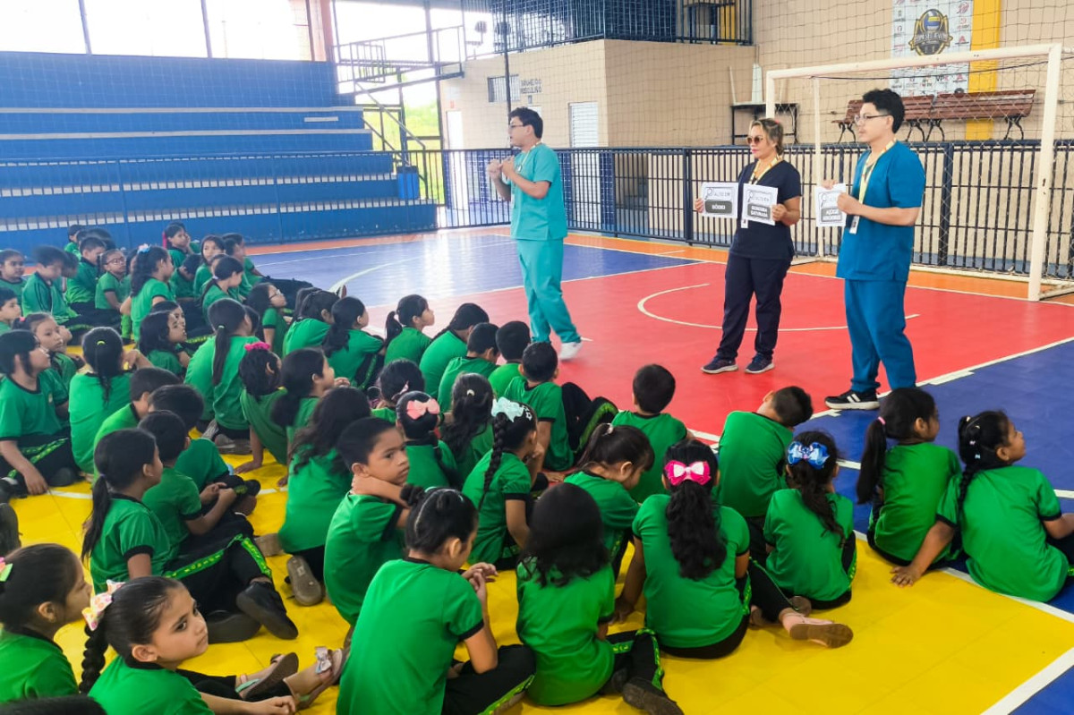 Estudantes da escola Claudemir Carvalho recebem orientações sobre alimentação saudável