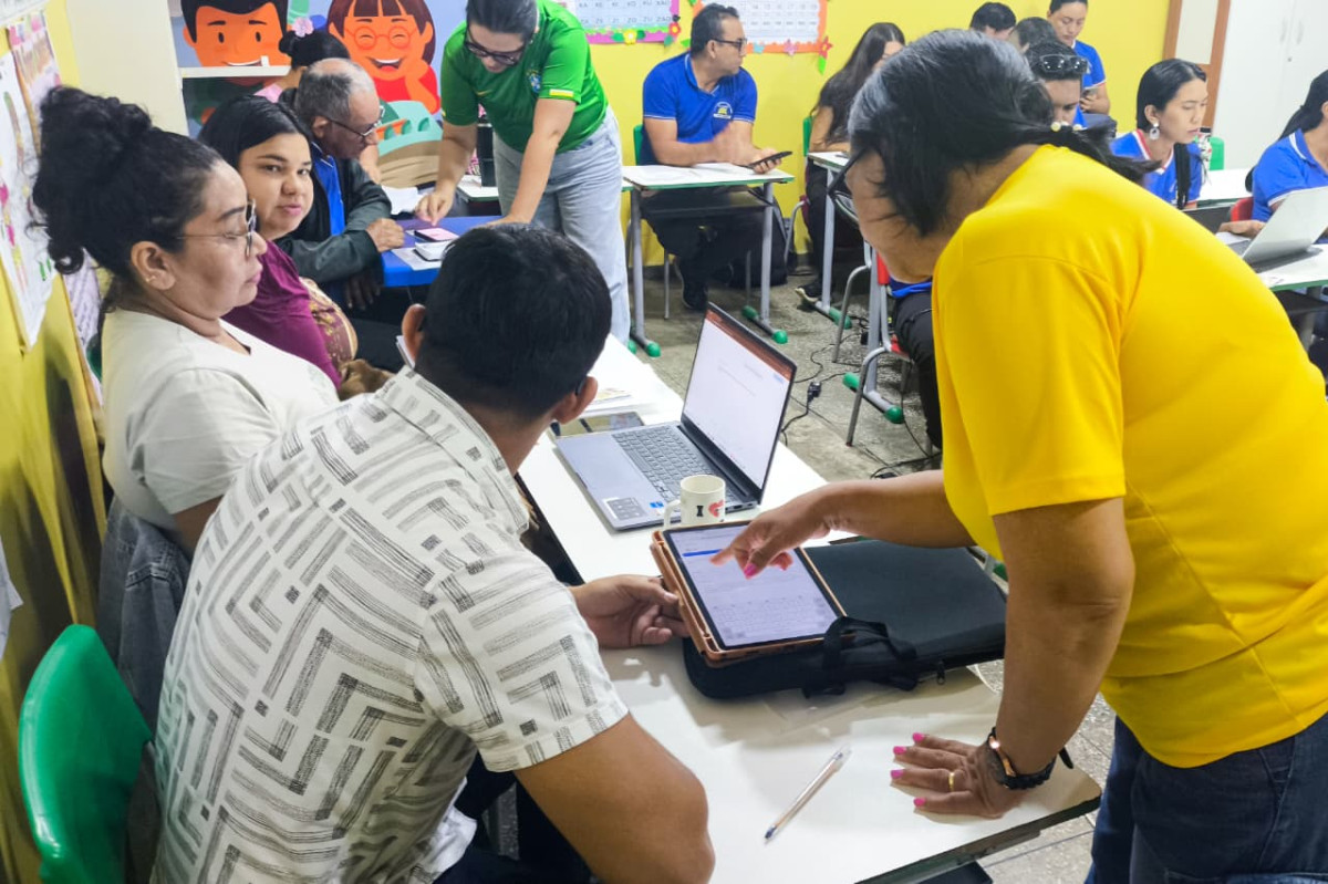Educação conectada: professores participam de formação sobre letramento digital