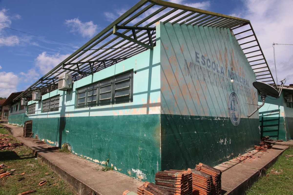 Prefeitura de Parintins inicia revitalização da Escola Minervina Reis, no Zé Açu