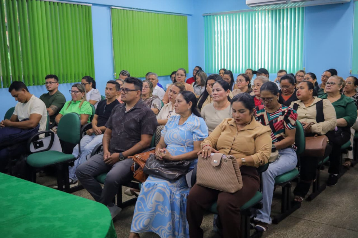 Oficina reúne representantes de seis municípios para elaboração de planos decenais