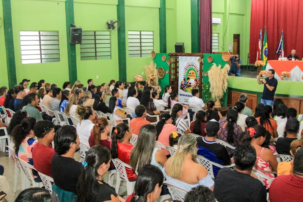 Volta às aulas: Prefeitura de Parintins abre ano letivo de várzea