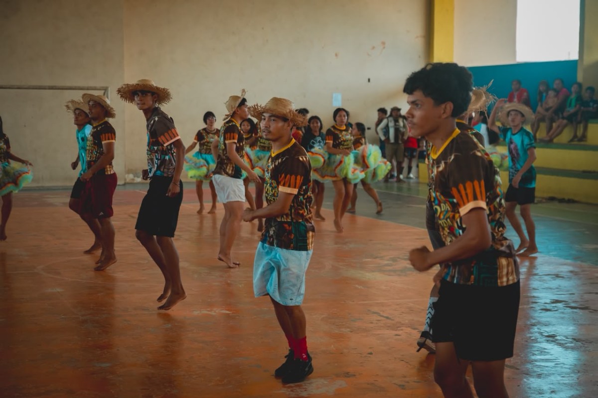 Quadrilha Namorando no Arraiá e Unidos do Bairro de Lourdes fazem homenagens às tradições amazônicas na abertura do Festival do Mocambo
