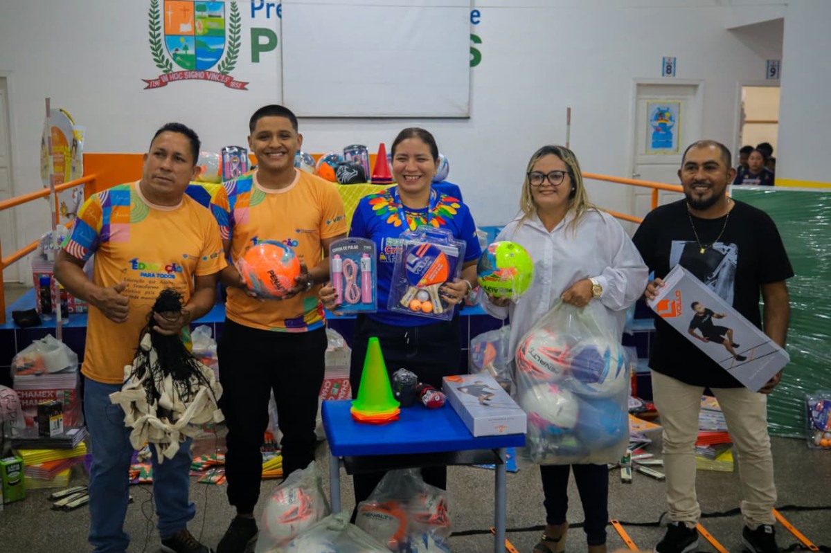 Programa Escola em Tempo Integral é fortalecido pela Prefeitura de Parintins com a entrega de materiais para oficinas e estudantes