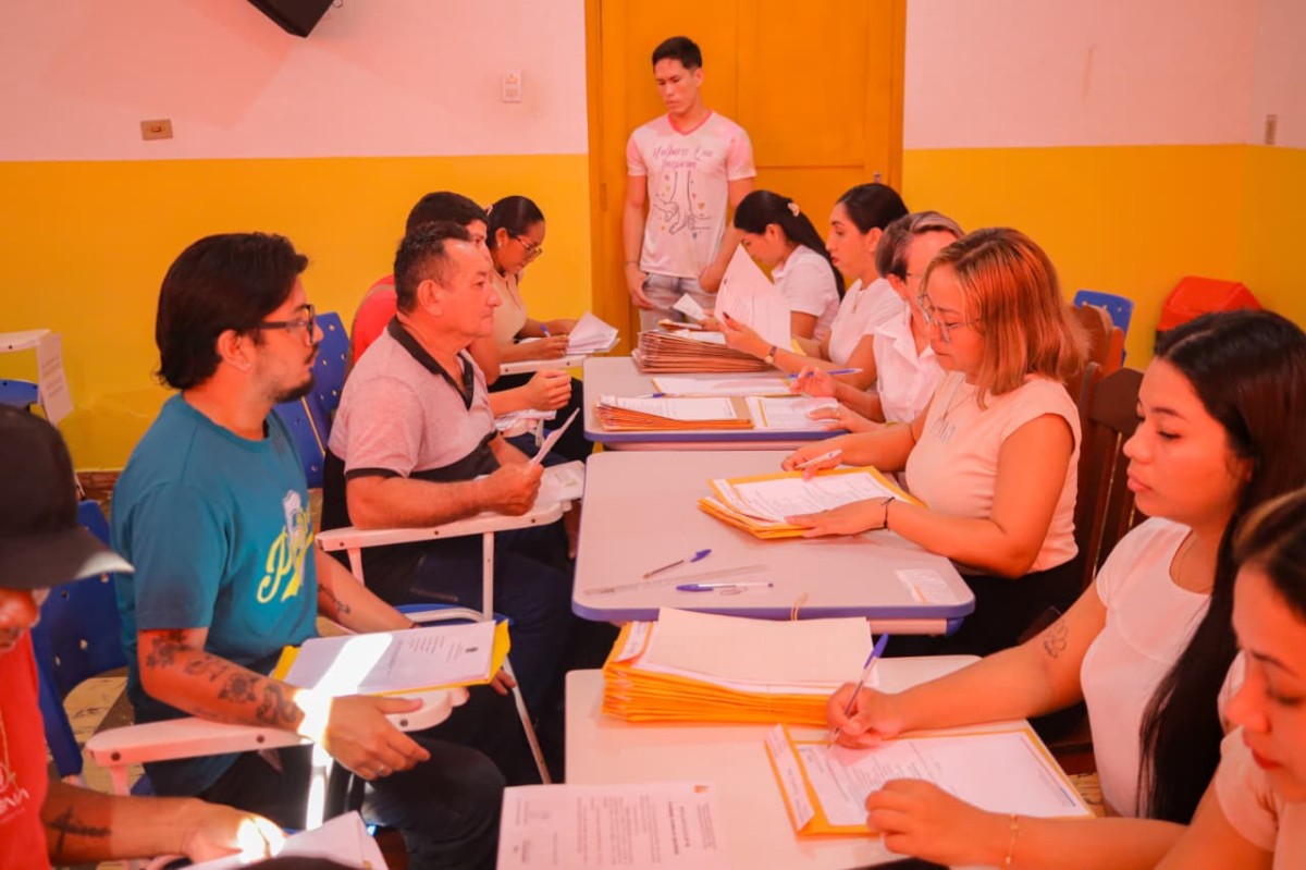 Ano letivo 2026/2027: servidores de escolas de várzea de Parintins assinam contratos