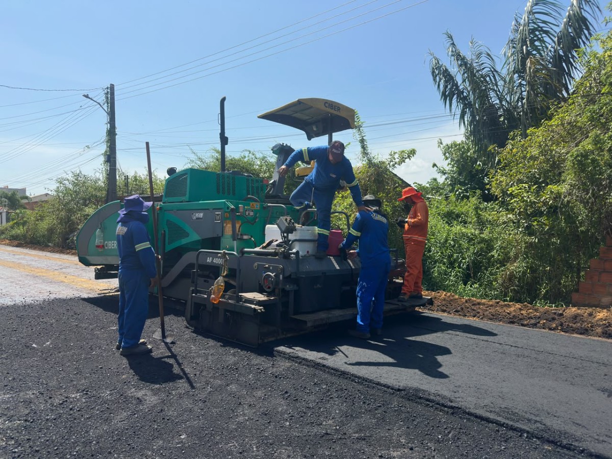 Asfaltamento avança no bairro Pascoal Alaggio e moradores comemoram melhorias