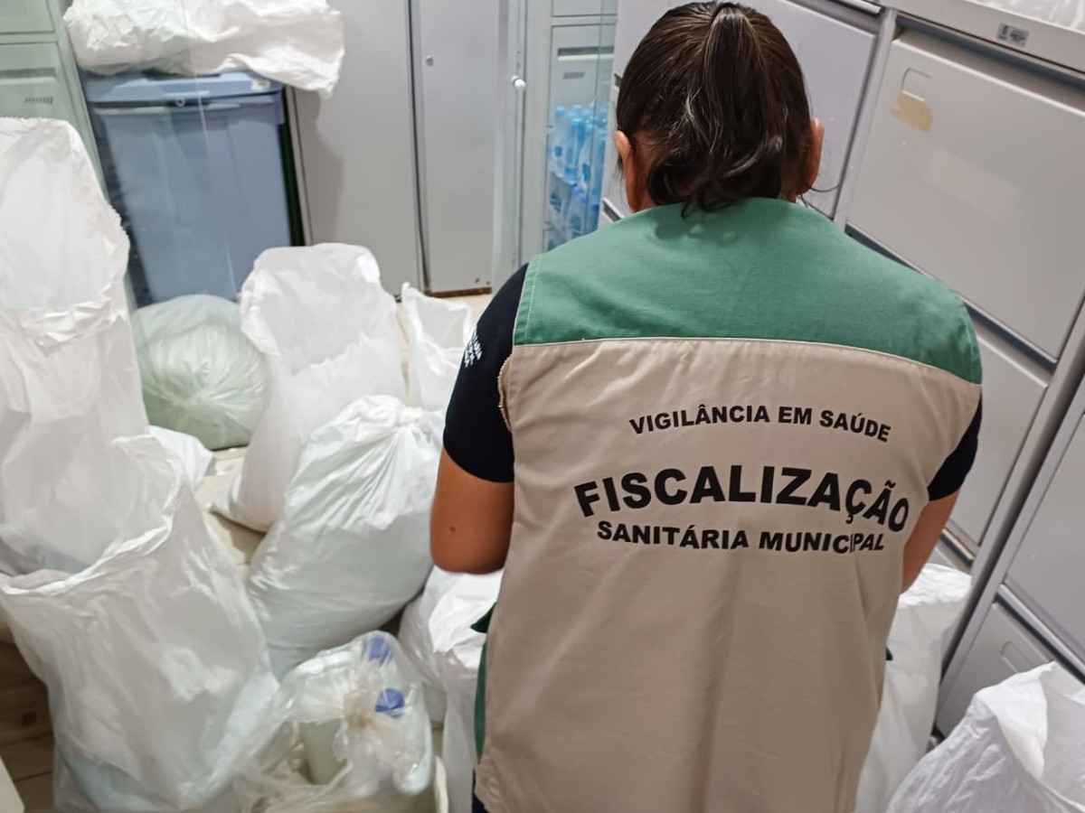 Vigilância Sanitária apreende 500 kg de produtos irregulares durante fiscalização em Parintins