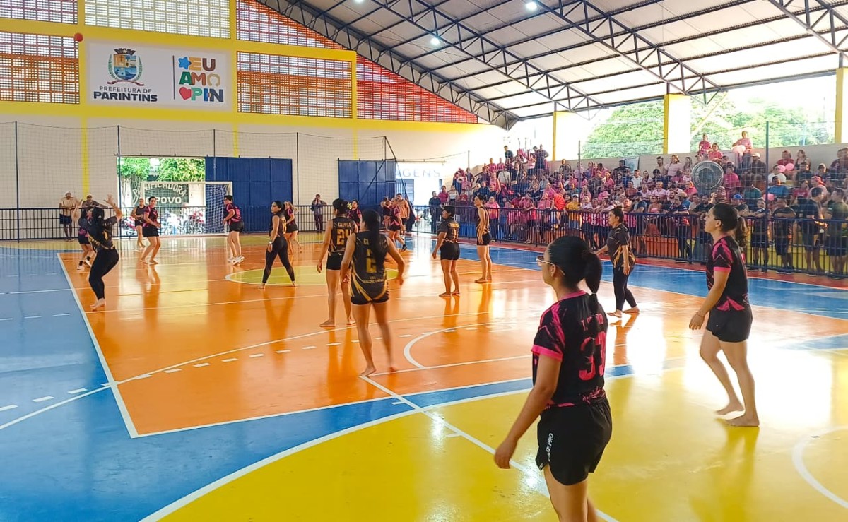 Profissionais da saúde participam de torneio de queimada no encerramento do Outubro Rosa em Parintins