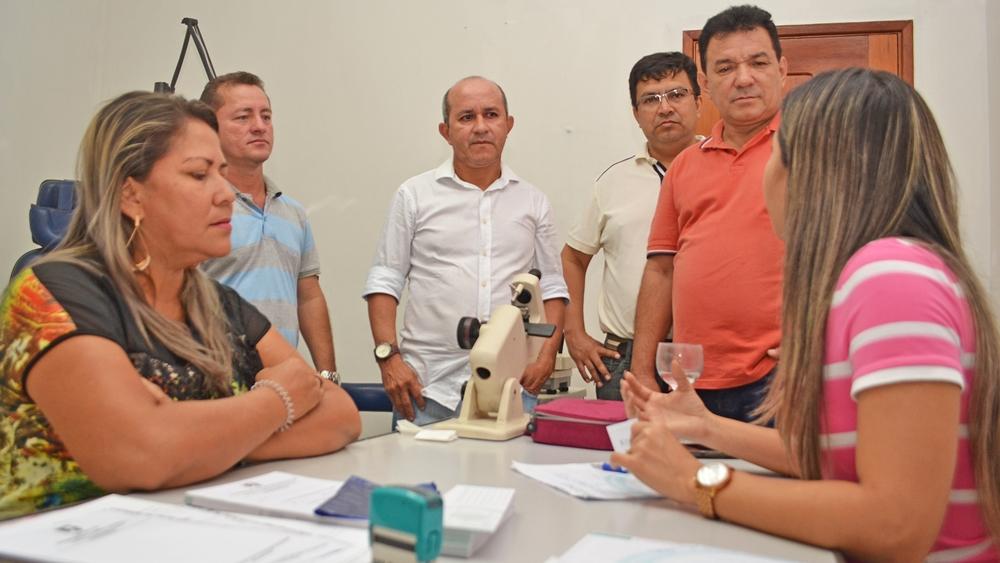 Prefeito em exercício vistoria atendimento à população em unidades de saúde